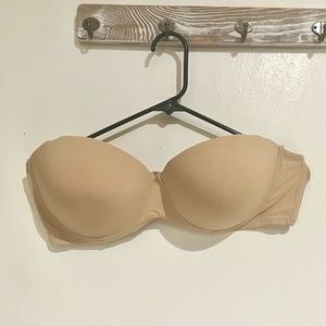 Daisy. Fuentes strapless bra.
